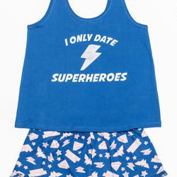Pijama con insignia de 'Superhéroes' para la nueva colección 'Woder woman' de Women'secret