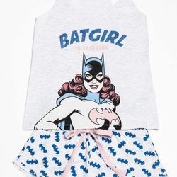 Pijama con insignia de 'Batgirl' para la nueva colección 'Woder woman' de Women'secret