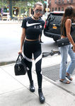 Bella Hadid con un total look sportwear