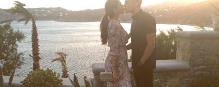 Melissa Jiménez con un vestido floral estampado de Zara
