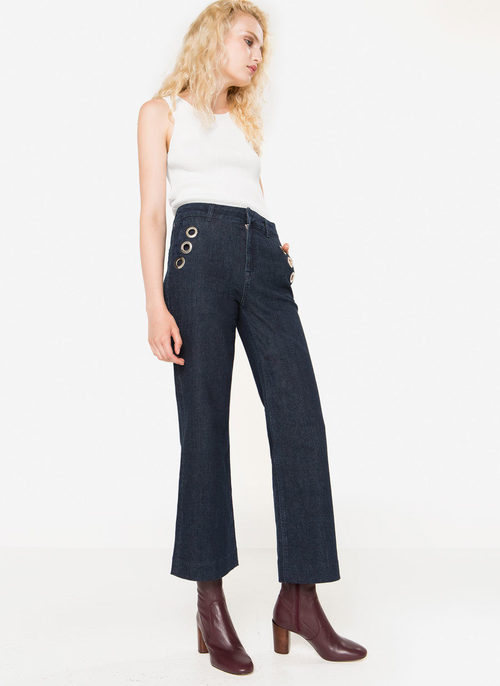 Pantalón campana denim y top blanco de la nueva colección otoño/invierno 2016 de Uterqüe