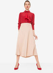 Falda en rosa nude y blusa con escote cerrado con volante de la nueva colección otoño/invierno 2016 de Uterqüe