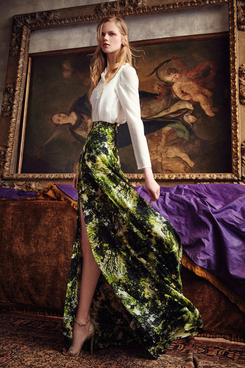 Modelo de dos piezas de la nueva colección otoño-invierno 2016/2017 de Dolores Promesas Heaven