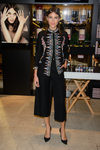 Alexa Chung con un culotte en estilo oriental