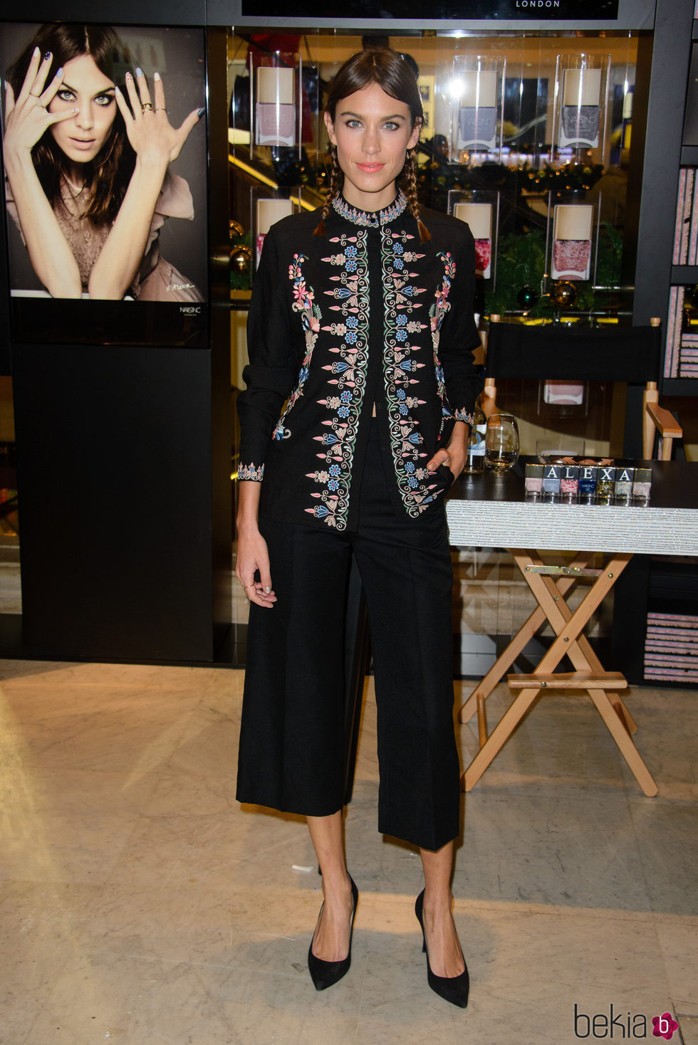 Alexa Chung con un culotte en estilo oriental