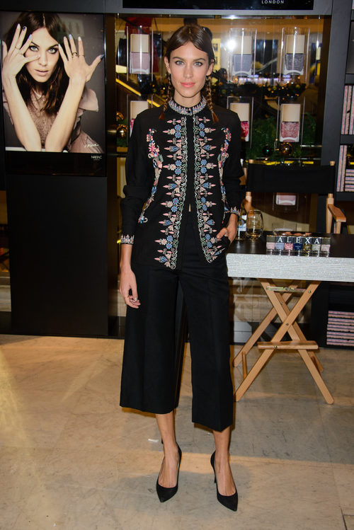 Alexa Chung con un culotte en estilo oriental
