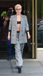 Lady Gaga con un estilo ejecutivo