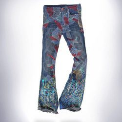 Vaqueros donados por Elle Macpherson para 'Jeans for refugees'