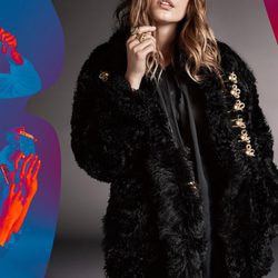 La modelo Nadja Bender para Pinko otoño/invierno 2016/2017
