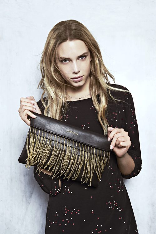 Bolso de flecos dorado de Kocca otoño/invierno 2016/2017