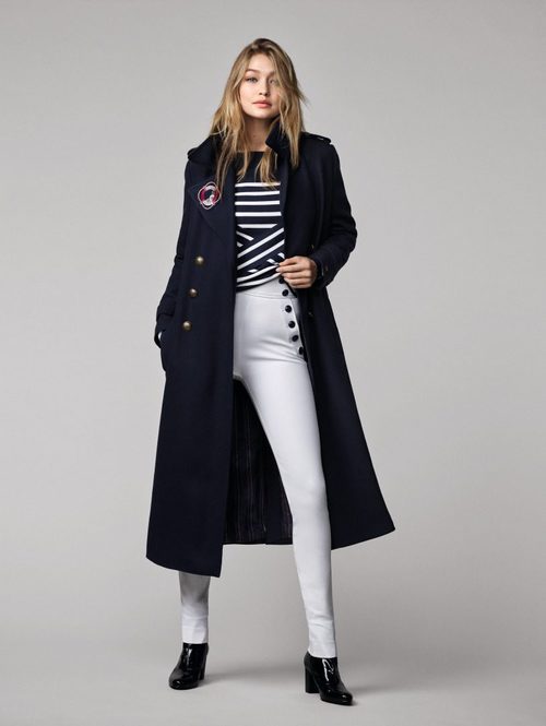 Gigi Hadid con un look navy para Tommy Hilfiger otoño/invierno 2016/2017
