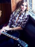 Rosie Huntington-Whiteley con una camisa de cuadros de Paige otoño/invierno 2016/2017