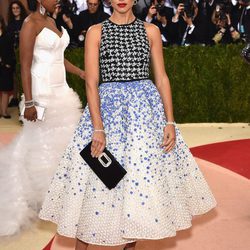 Adriana Lima con un vestido de Valli