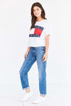 Camiseta blanca de Tommy Jeans para Urban Outfitters
