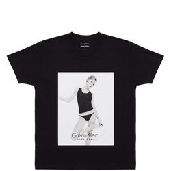 Camiseta negra de Kate Moss y Calvin Klein