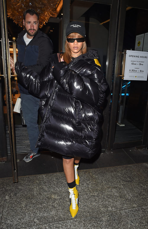 Rihanna paseando por Londres