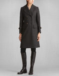 Abrigo gris de Liv Tyler para Belstaff otoño/invierno 2016/2017