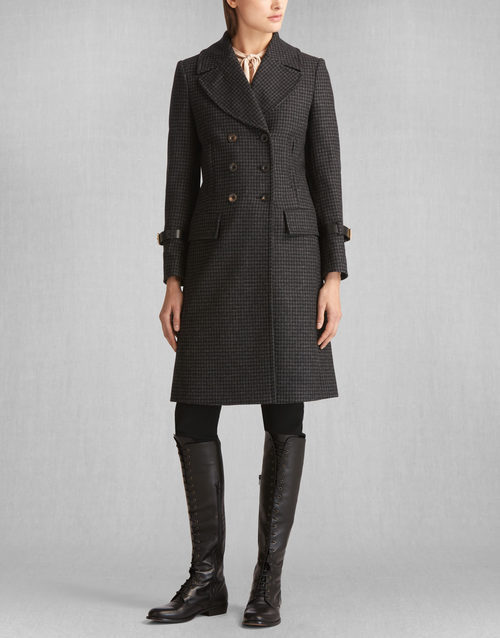 Abrigo gris de Liv Tyler para Belstaff otoño/invierno 2016/2017