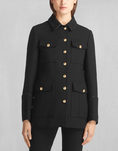 Abrigo negro y dorado de Liv Tyler para Belstaff otoño/invierno 2016/2017