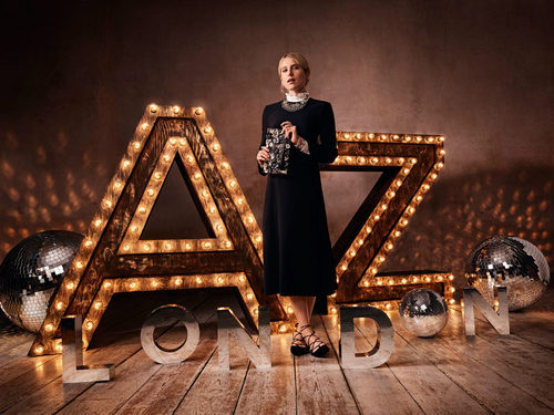 Dree Hemingway con un bolso de pedrería de Accessorize otoño/invierno 2016/2017