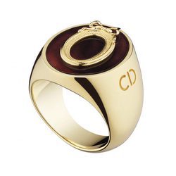 Anillo con un óvalo de Dior de su colección 'Lucky Dior'