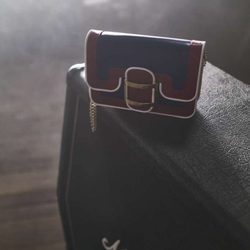 Bolso rojo de Roger Vivier colección otoño/invierno 2016/2017