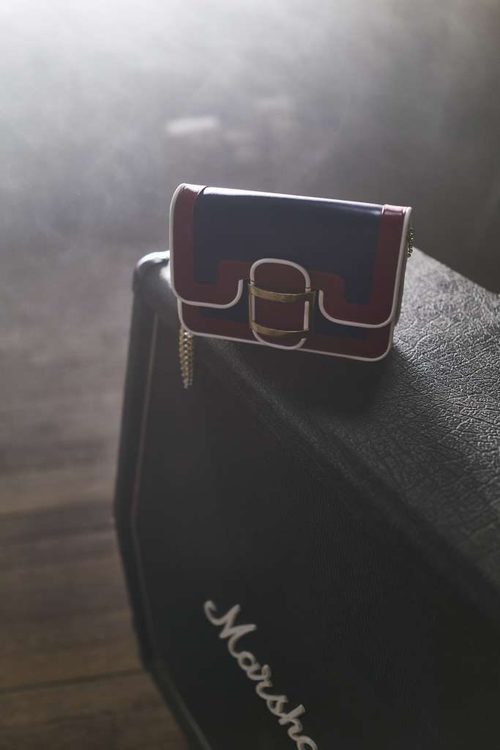 Bolso rojo de Roger Vivier colección otoño/invierno 2016/2017