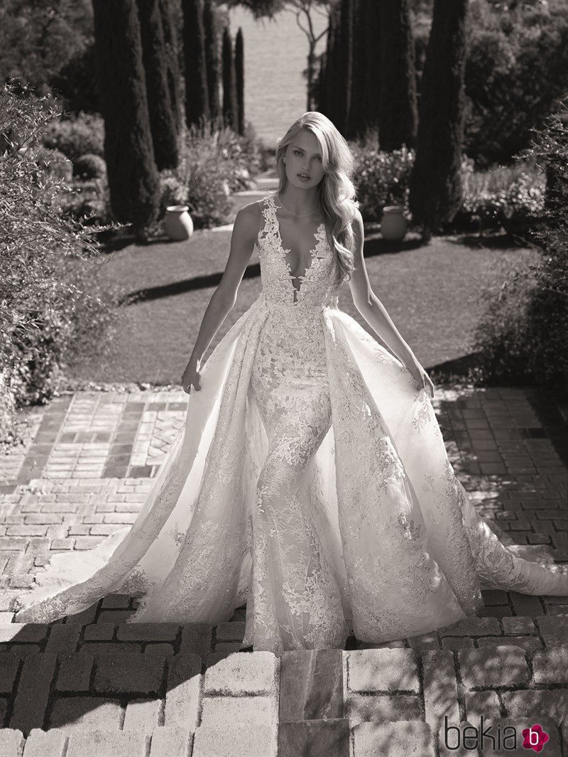 Romee Strijd con un vestido de Pronovias colección 2017