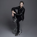 RJ King con unas zapatillas de estampado militar de Hogan otoño/invierno 2016/2017