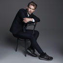 RJ King con unas zapatillas negras de Hogan otoño/invierno 2016/2017