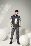 Pablo Rivero con una bomber de Ana Locking otoño/invierno 2016/2017