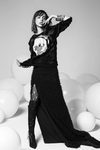 Leticia Dolera con sudadera y falda de Ana Locking otoño/invierno 2016/2017