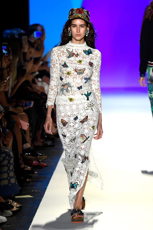 Falda y camisa de Desigual primavera/verano 2017 en la Semana de la Moda de Nueva York