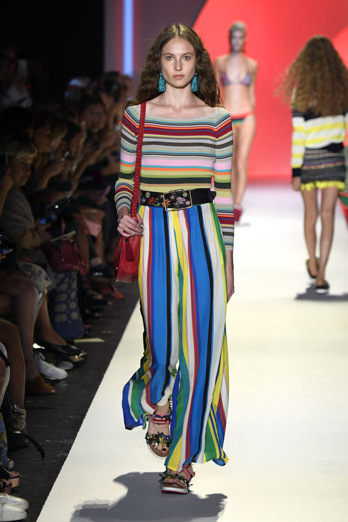 Pantalones geométricos de Desigual primavera/verano 2017 en la Semana de la Moda de Nueva York