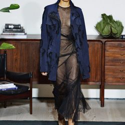 Chaqueta azul de Jason Wu primavera/verano 2017 en la Semana de la Moda de Nueva York