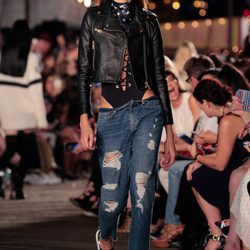 Vaqueros rotos de Tommy Hilfiger otoño/invierno 2016/2017 en la Semana de la Moda de Nueva York