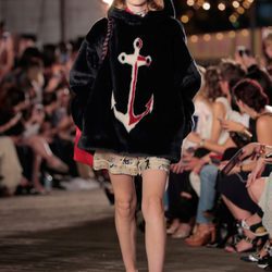 Abrigo de pelo de Tommy Hilfiger otoño/invierno 2016/2017 en la Semana de la Moda de Nueva York