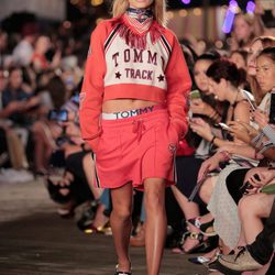 Look sport de Tommy Hilfiger otoño/invierno 2016/2017 en la Semana de la Moda de Nueva York