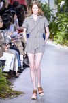 Mono corto gris de la colección primavera/verano 2017 de Lacoste en la Nueva York Fashion Week