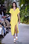 Vestido amarillo de la colección primavera/verano 2017 de Lacoste en la Nueva York Fashion Week