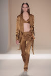 Conjunto ocre de la colección primavera/verano 2017 de Victoria Beckham en Nueva York Fashion Week
