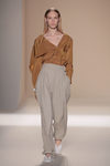 Pantalón de pinzas de la colección primavera/verano 2017 de Victoria Beckham en Nueva York Fashion Week