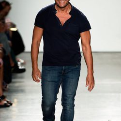 Custo Dalmau tras su desfile primavera/verano 2017 en Nueva York Fashion Week
