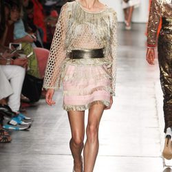 Vestido con flecos de Custo Barcelona de la colección primavera/verano 2017 en Nueva York Fashion Week