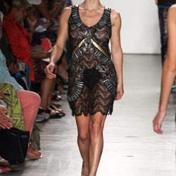 Vestido negro transparente de Custo Barcelona de la colección primavera/verano 2017 en Nueva York Fashion Week