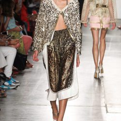 Look con apliques dorados de Custo Barcelona de la colección primavera/verano 2017 en Nueva York Fashion Week