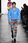 Chaqueta de charol de Jeremy Scott primavera/verano 2017 en la Semana de la Moda de Nueva York