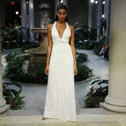 Vestido blanco de Carolina Herrera primavera/verano 2017 en la Semana de la Moda de Nueva York