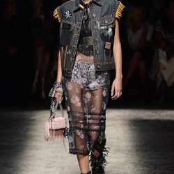Chaleco denim de Coach primavera/verano 2017 en la Semana de la Moda de Nueva York