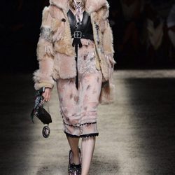 Abrigo de piel de Coach primavera/verano 2017 en la Semana de la Moda de Nueva York